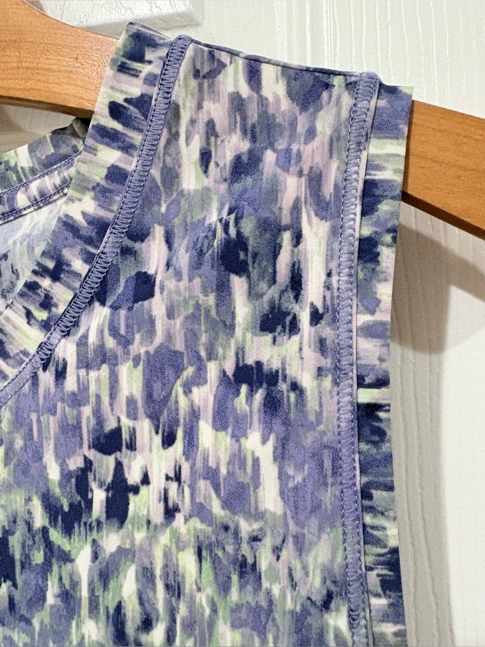 NEW! Athleta Ultimate Muscle Tank Top Crew Neck Purple Medium - Picture 3 of 12